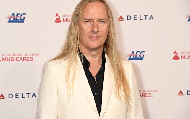 Alice In Chains Guitarist Finishes Work on Solo Album