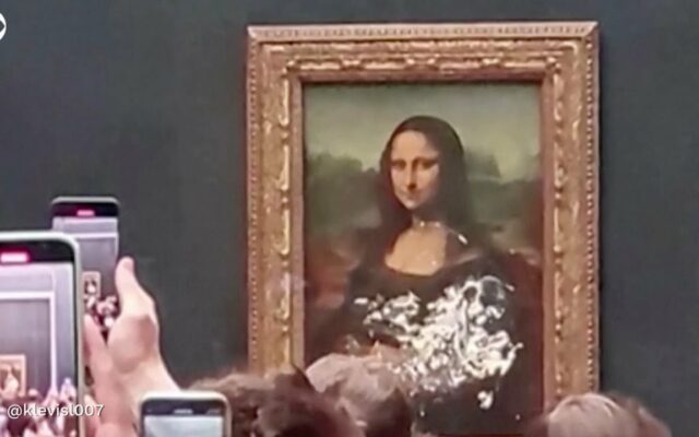 Man In Wig Throws Cake At The Mona Lisa
