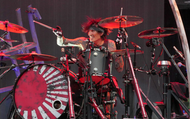 The Mystery Of Tommy Lee’s Broken Ribs Continues
