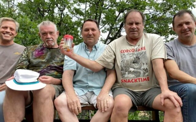 Friends Recreate Same Photo Every Five Years For 40 Years