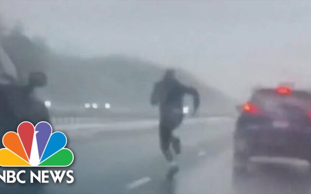 Amazing: Man Runs Across Highway Traffic To Assist Driver In Distress